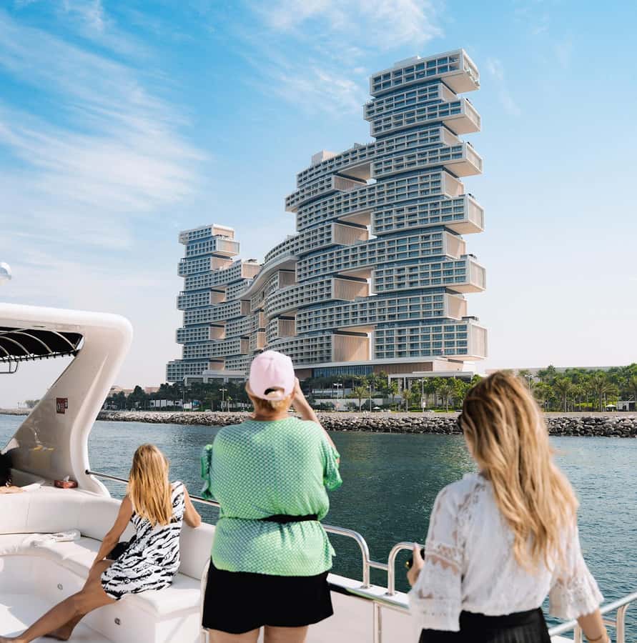 Dubai: Superyacht Experience with Live Music & Drinks - Who should book this cruise?