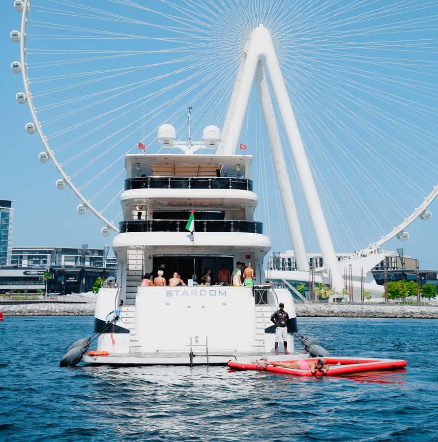 Dubai: Superyacht Experience with Live Music & Drinks - Choosing your place on the 144-foot yacht