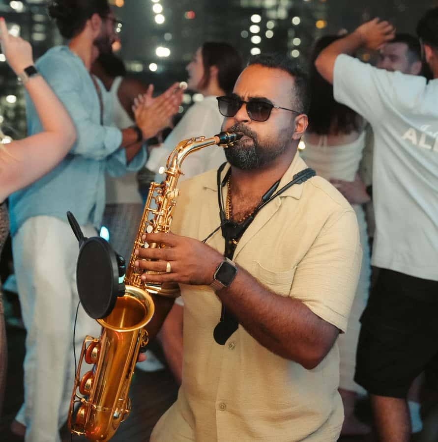 Dubai: Superyacht Experience with Party & Live DJ - The best places to sit, dance, and take photos