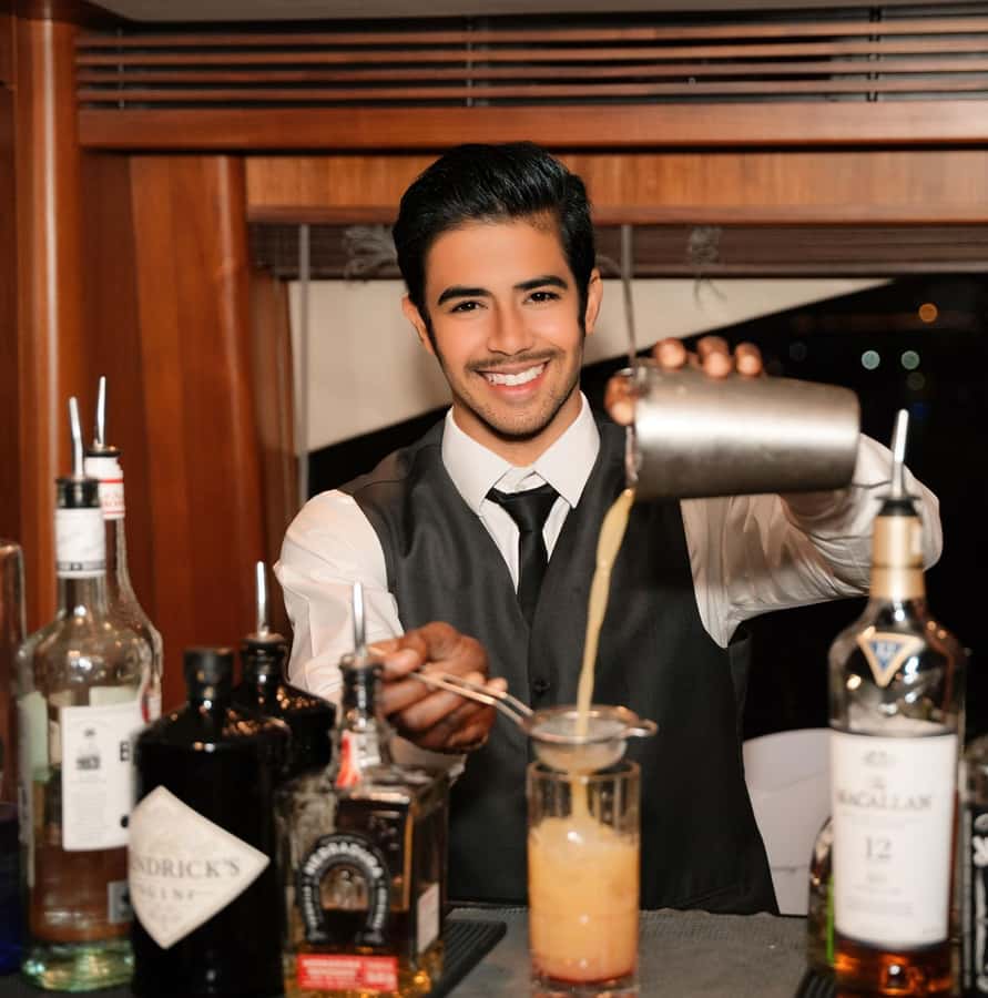 Dubai: Superyacht Experience with Party & Live DJ - Who will enjoy this yacht party most