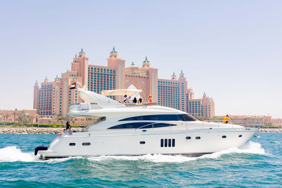 Dubai: The Luxury Yacht Tour with Live BBQ Option - Choosing between one, two, and three hours