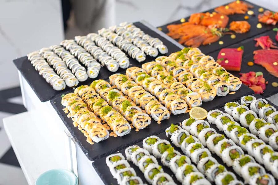 Dubai: The Palm Saturday Brunch with Unlimited Food & Drinks - Live stations bring some action to the meal