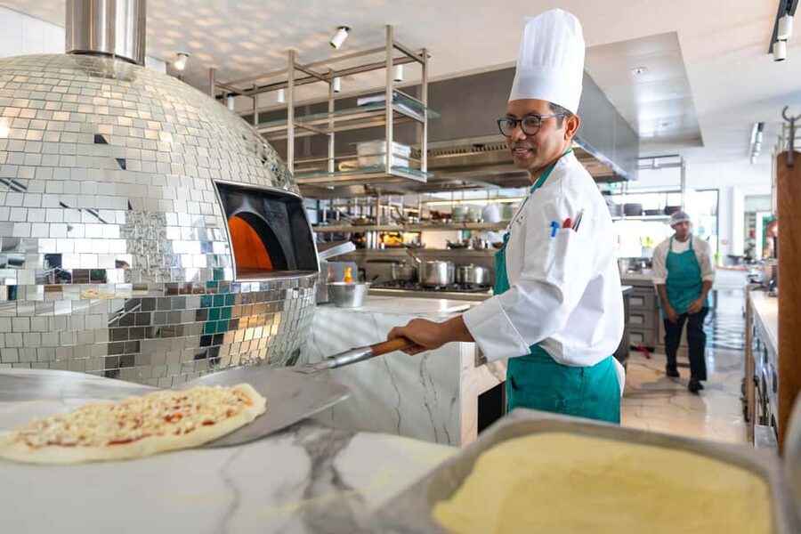 Dubai: The Palm Saturday Brunch with Unlimited Food & Drinks - The candy room is a real draw for families