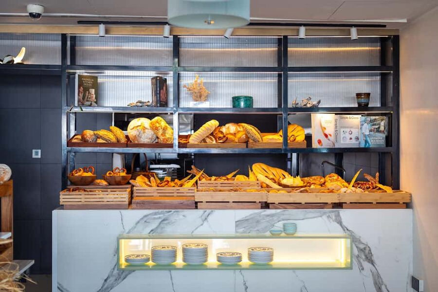 Dubai: The Palm Saturday Brunch with Unlimited Food & Drinks - How the $109 price works for different visitors