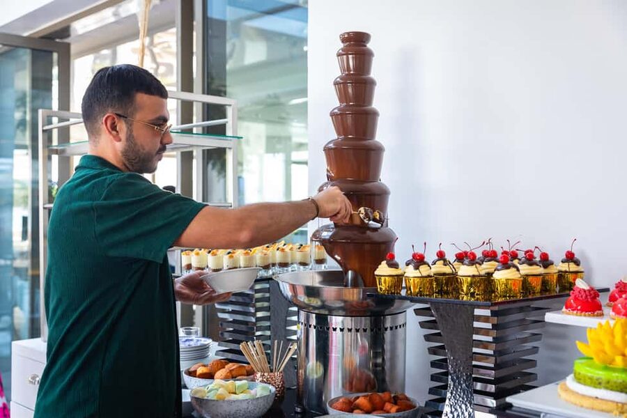 Dubai: The Palm Saturday Brunch with Unlimited Food & Drinks - Who will enjoy this Palm Jumeirah brunch most