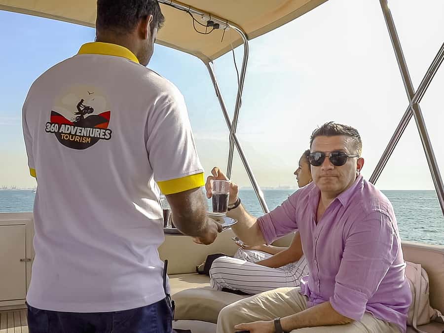 Dubai: The View At The Palm Ticket & 1.5 Afternoon Yacht - Who will enjoy this combination most