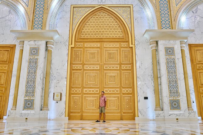 Dubai to Abu Dhabi Day Trip: Grand Mosque, Palace & Etihad Towers - Marina Mall: a useful lunch break