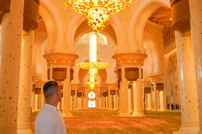 Dubai To Abu Dhabi: Grand Mosque, Royal Palace & Etihad Towers - Lunch near the mosque