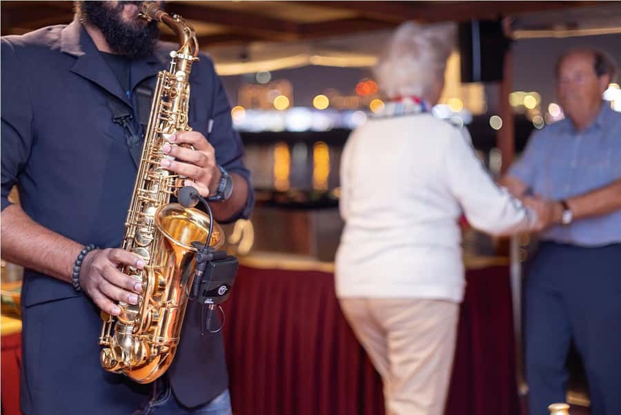 Dubai: Water Canal Cruise and La Perle Show with Dinner - Timing, clothing, and practical planning