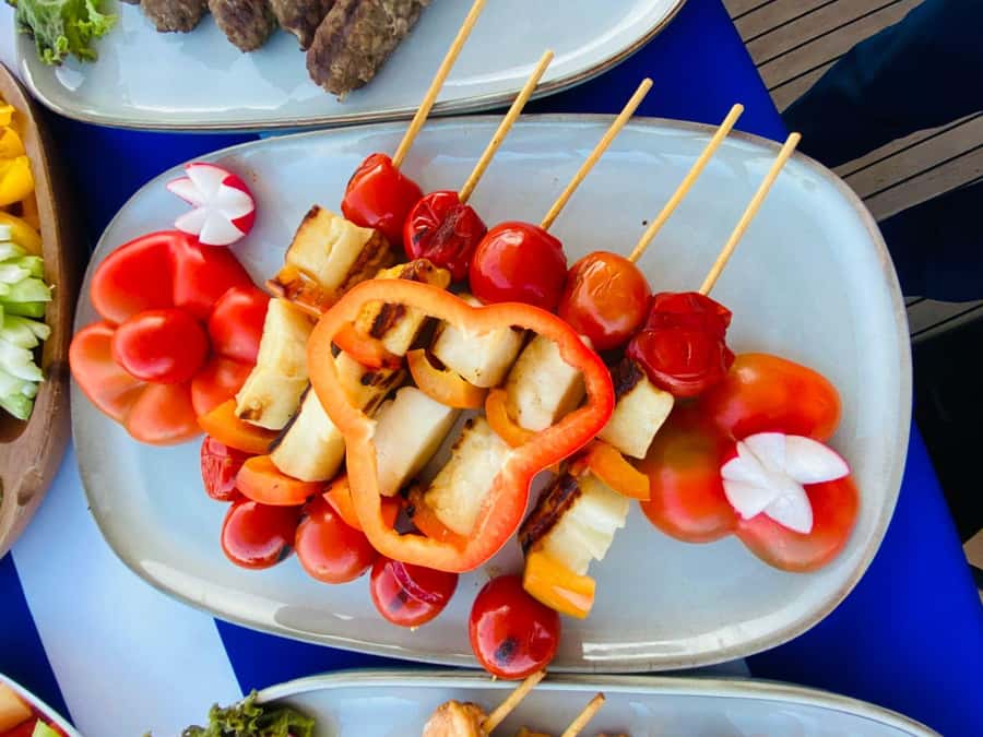 Dubai: Yacht Cruise with Swimming, Snorkeling and BBQ Lunch - What the service is really like