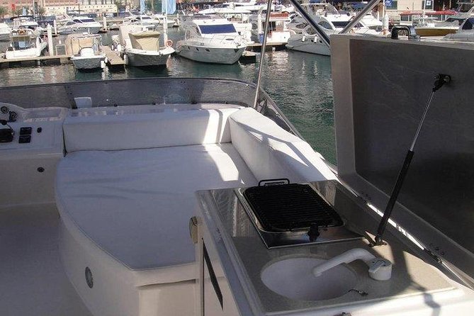 Exclusive Yacht with Private Transfer - Atlantis, Burj Al Arab, And Jumeirah Beach From The Water