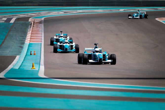 Formula Yas 3000 Driving Experience _ Full - Learning to improve your turns