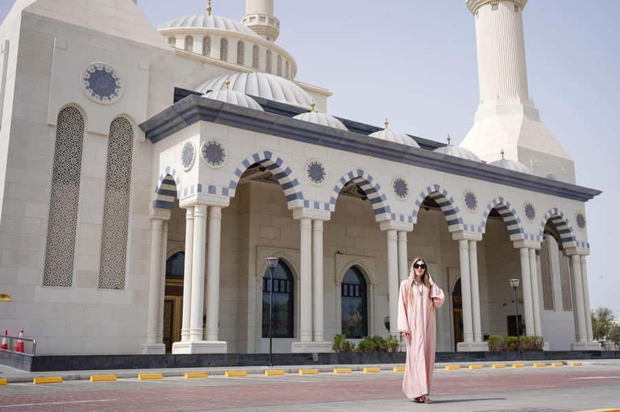 From Abu Dhabi: Dubai City Tour with Frame & Abra Boat Ride - Guides, language, and the human side of the day