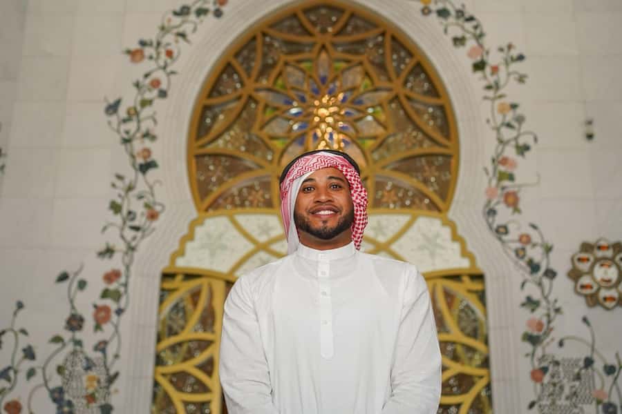 From Dubai: Abu Dhabi Grand Mosque & Louvre Museum Full-Day - Lunch and the pace of the day