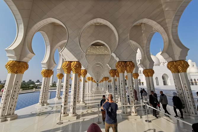 From Dubai : Abu Dhbai Tour Including Le Louvre Museum Ticket - A short drive along the Corniche