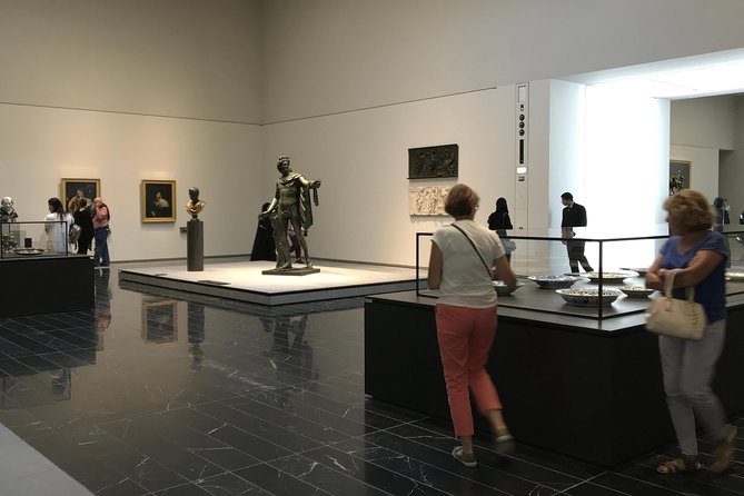 From Dubai : Abu Dhbai Tour Including Le Louvre Museum Ticket - What the guide and group size mean in practice