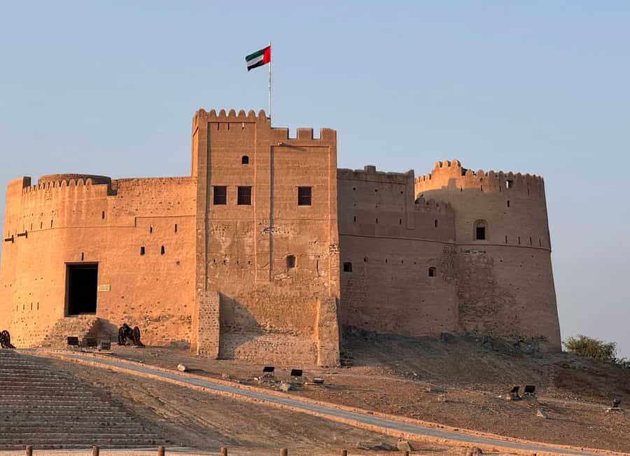 From Dubai: Fujairah City Tour - The Friday Market: a brief and optional-feeling opening stop