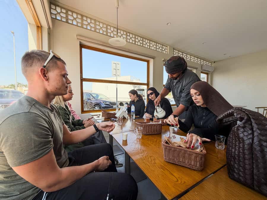 From Dubai: Hatta Sightseeing Tour with kayaking - Lunch in Hatta, with a local touch