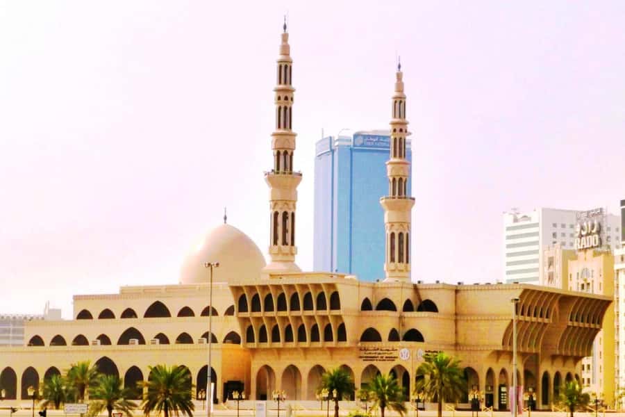 From Dubai: Sharjah Heritage & Culture Tour - King Faisal Mosque and the limits of a photo stop