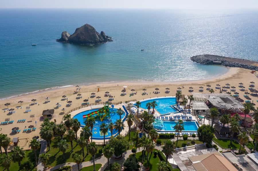 Fujairah: Snorkeling and Watersports at Snoopy Island - Arriving at Sandy Beach in Fujairah