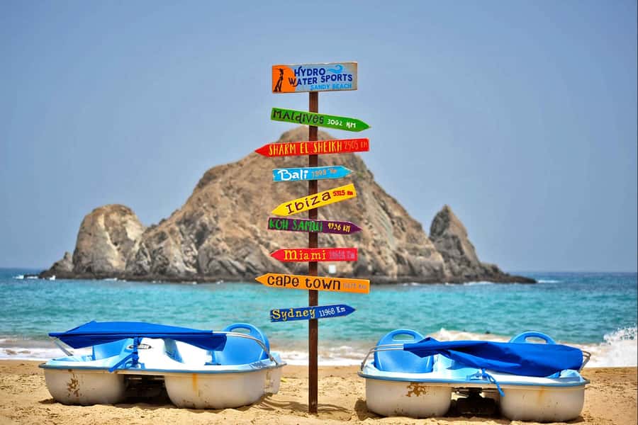 Fujairah: Snorkeling and Watersports at Snoopy Island - The beach, mountains, and Snoopy Island view