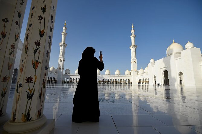 Full Day Abu Dhabi City Tour + BAPS Mandir Visit, guide transfer - What the Guides Add to the Experience