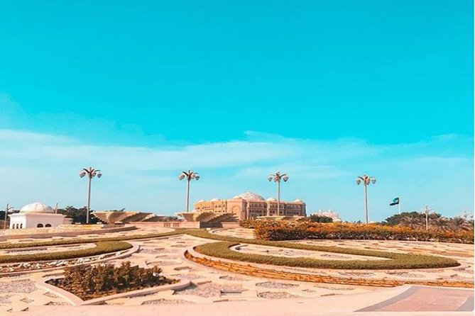 Full-Day Tour of Abu Dhabi from Dubai, Sheikh Zayed Grand Mosque - Vehicle comfort and group size