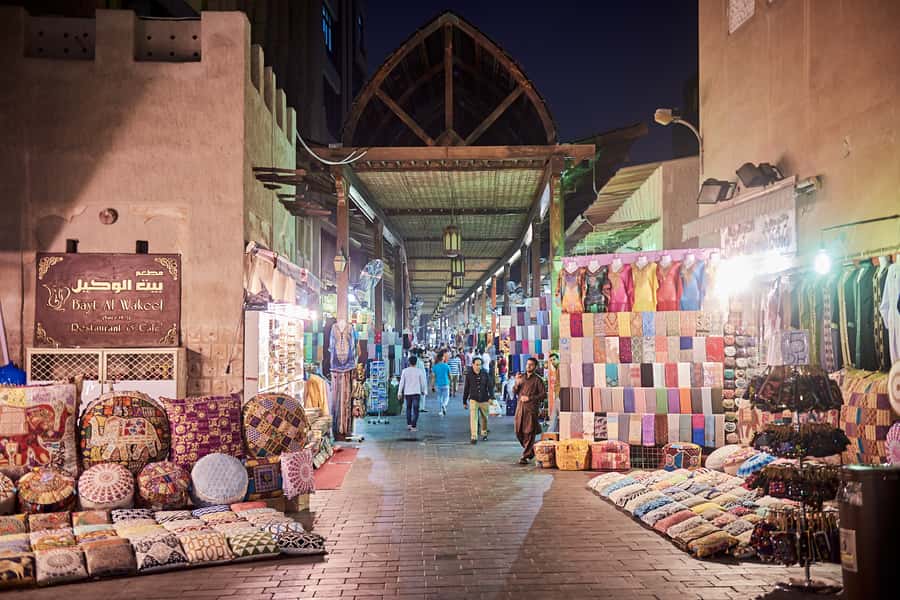Historic Forts, Boats and Pearls of Old Dubai Walking Tour - What the guide adds to the two-hour format