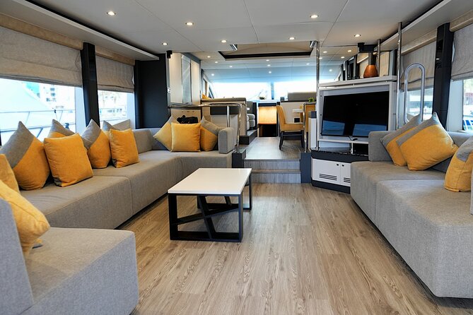 Majesty 77ft Diamond Dust — Dubai's best yacht rental - Sunset, birthdays, and family outings