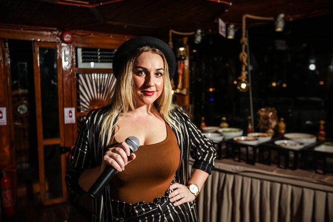 Marina Dhow Cruise Dubai - Entertainment and the overall atmosphere