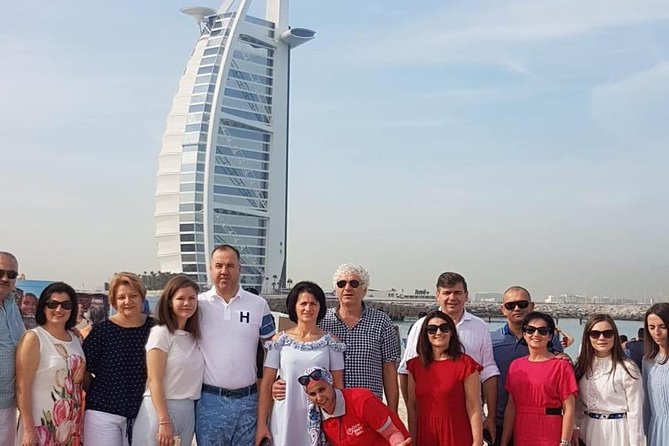 Old and Modern Dubai City Tour - Gold Souk: display cases and shopping pressure