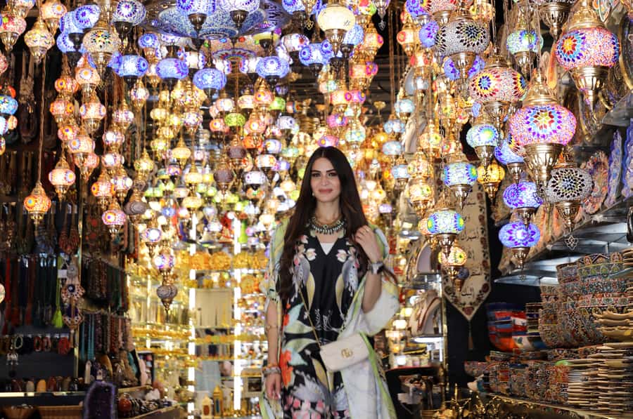 Old Dubai Guided Tour With Photographer: Souks & Street Food - Small-group size, timing, and practical comfort