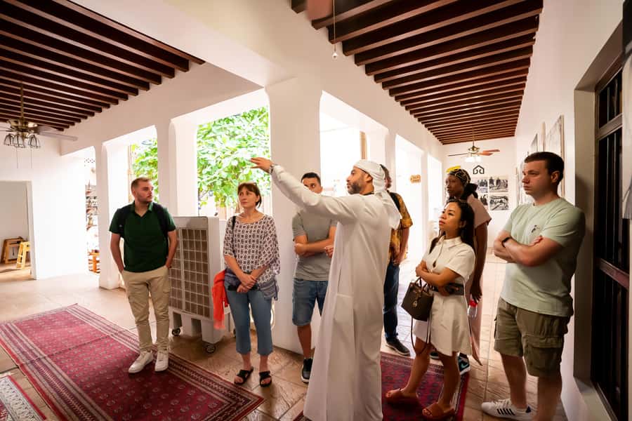 Old Dubai Guided Tour With Photographer: Souks & Street Food - Walking through Al Fahidi’s lanes