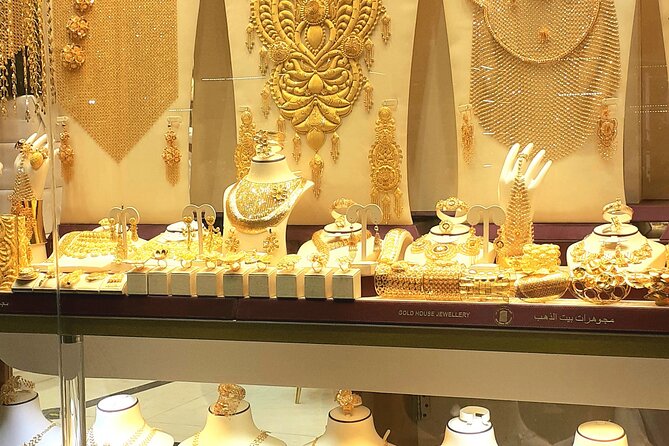 Old Dubai tour: Local Market, Tasting, Dubai creek with Abra ride - The Old Souq and the limits of market time