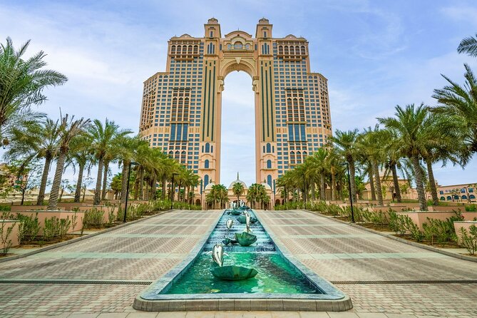 Premium Abu Dhabi Full-day City Tour in A 4x4 Private Vehicle - Abu Dhabi Dates Market: a small stop with local character