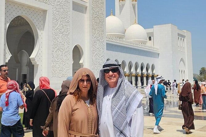 Private Abu Dhabi City Tour with Pick up from Dubai or Abu Dhabi - The Dates Market in 30 minutes