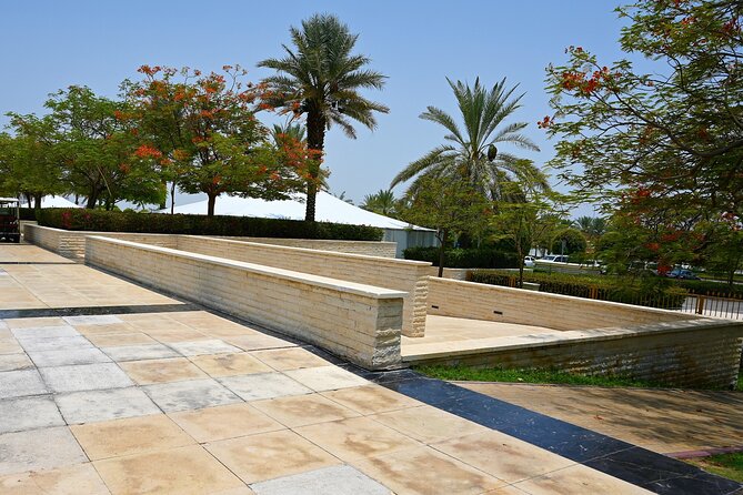 Private Abu Dhabi Sightseeing Tour from Dubai - Dates Market: a taste of daily Emirati culture