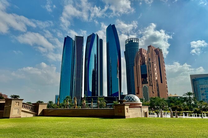 Private Abudhabi City Tour from Dubai - Heritage Village shows the older Abu Dhabi