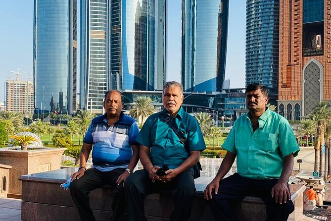 Private Full-Day Abu Dhabi City Tour from Dubai - Yas Island and Ferrari World in 15-minute snapshots
