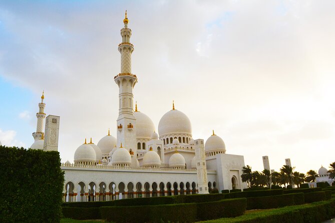 Private Full Day Tour Abu Dhabi City, Grand Mosque & Palace - The Corniche drive connects the city sights