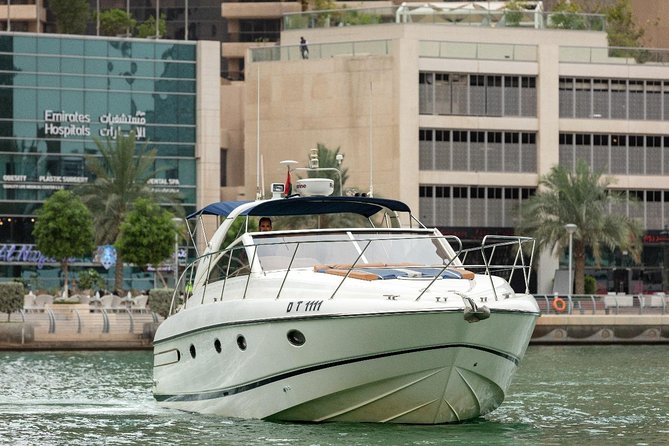 Private Luxury Everest Yacht Cruise from Dubai Marina - Palm Jumeirah and Atlantis