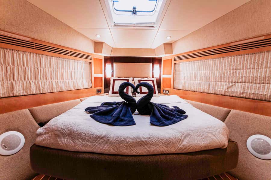 Private Yacht Dubai: 56ft - Bluewaters Island and Ain Dubai