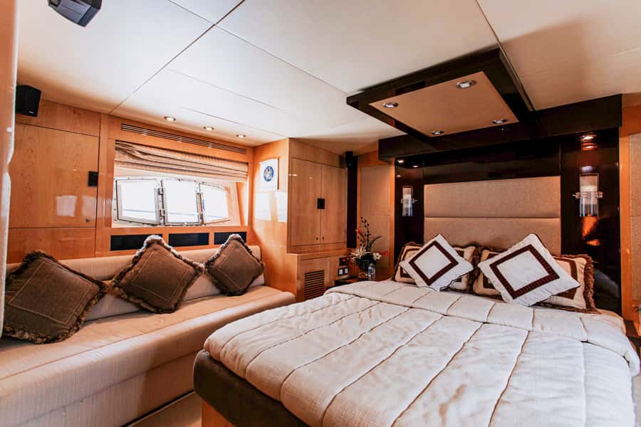 Private Yacht Dubai: 56ft - Atlantis, The Palm photo stop
