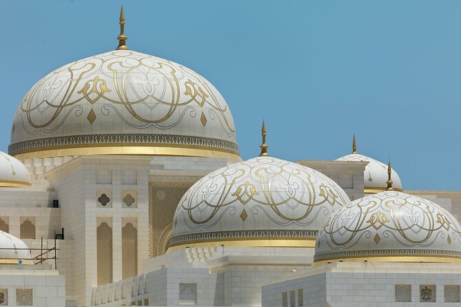 Qasr Al Watan Admission Ticket - Reading the story in the 50,000-book library