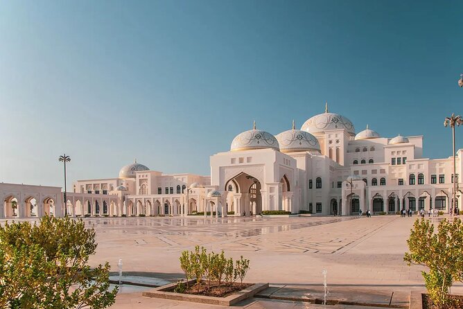 Qasr Al Watan Entry Ticket in Abu Dhabi - The courtyard and Arabian design details