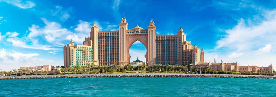 Ras Al Khaimah: Dubai Private Day Trip with Hotel Pickup - Gold and Spice Souks: browse carefully and buy slowly