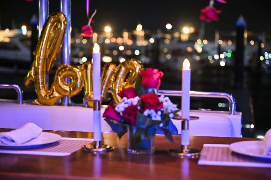 Romantic Dinner on Private Yacht - What arrives for dinner