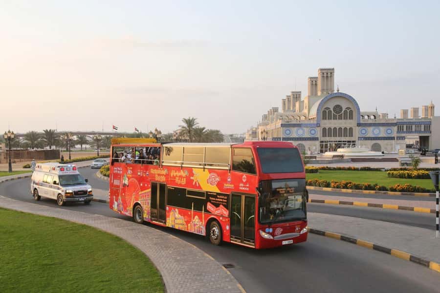 Sharjah: City Sightseeing Hop-On Hop-Off Bus Tour - Al Montazah and Flag Island