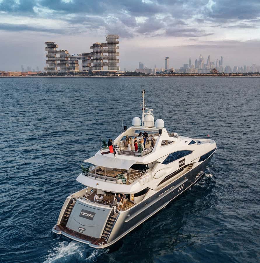 Sunseeker Superyacht: VIP Dinner, Premium Drinks& Live Music - Key points to know before boarding