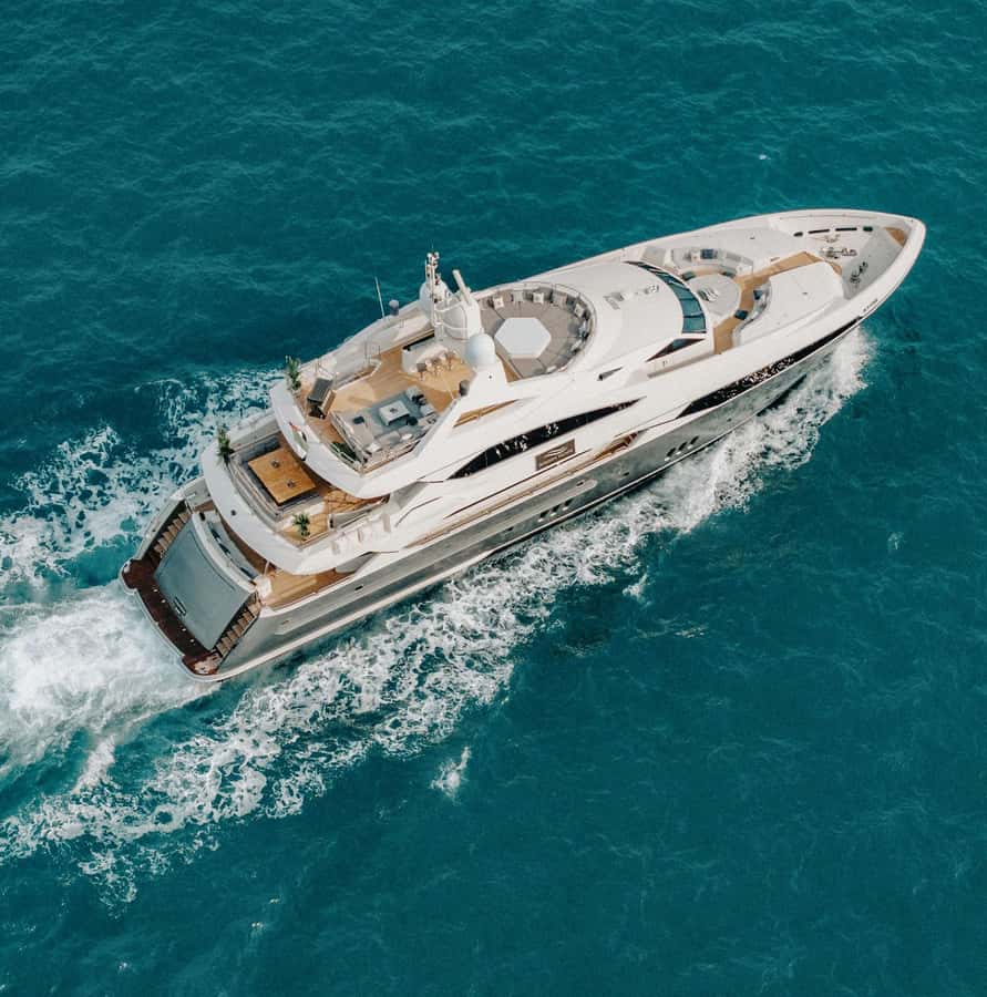 Sunseeker Superyacht: VIP Dinner, Premium Drinks& Live Music - A Sunseeker dinner with a clear sense of occasion
